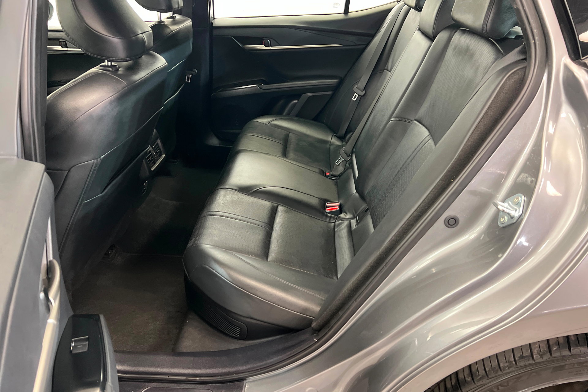 Used 2025 Toyota Camry XSE FWD image 22