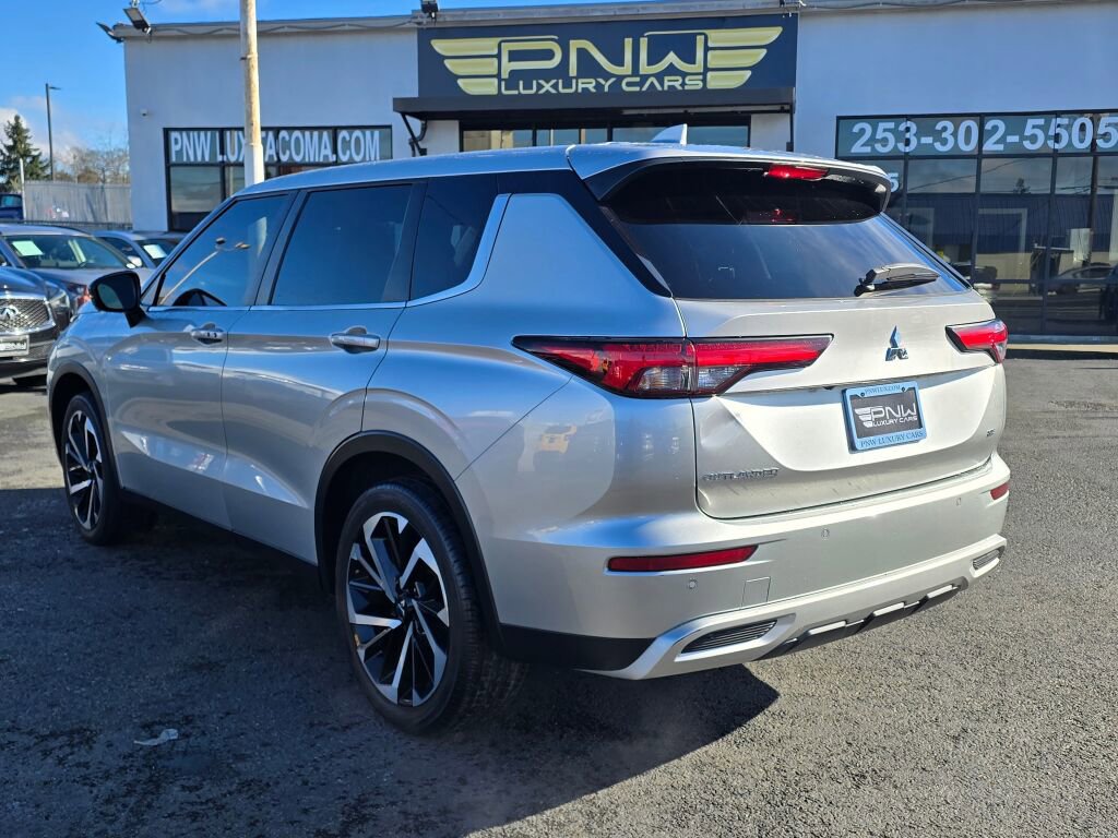 Used 2022 Mitsubishi Outlander SE image 10