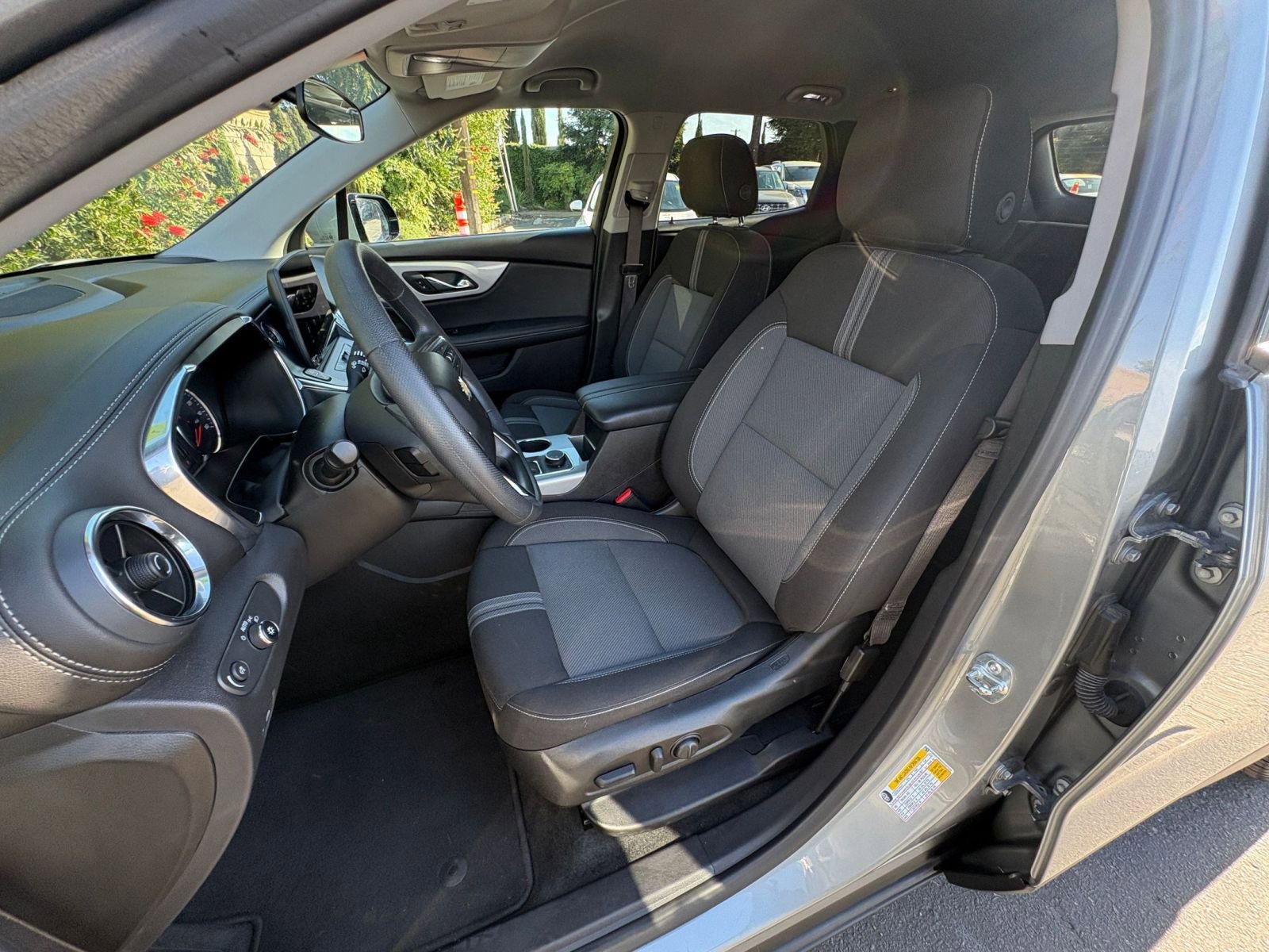 Used 2025 Chevrolet Blazer LT image 38