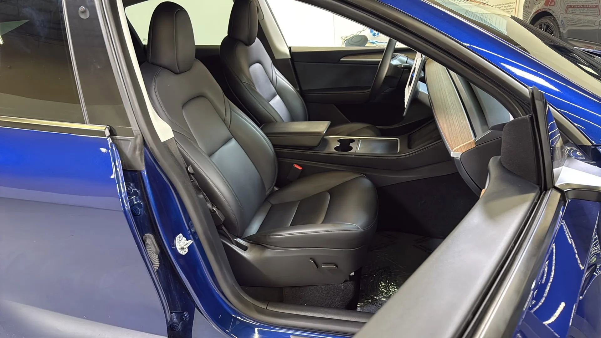 Used 2024 Tesla Model Y Performance AWD/4WD image 15