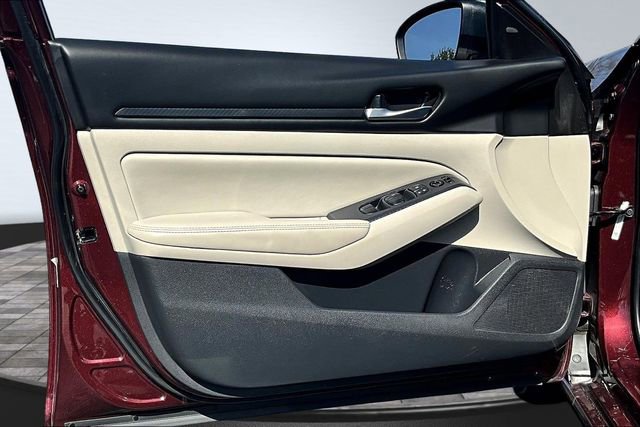 Used 2025 Nissan Altima 2.5 SV image 17