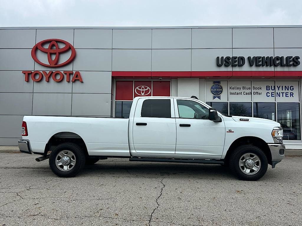 Used 2024 RAM 2500 Tradesman w/ Chrome Appearance Group AWD/4WD image 8