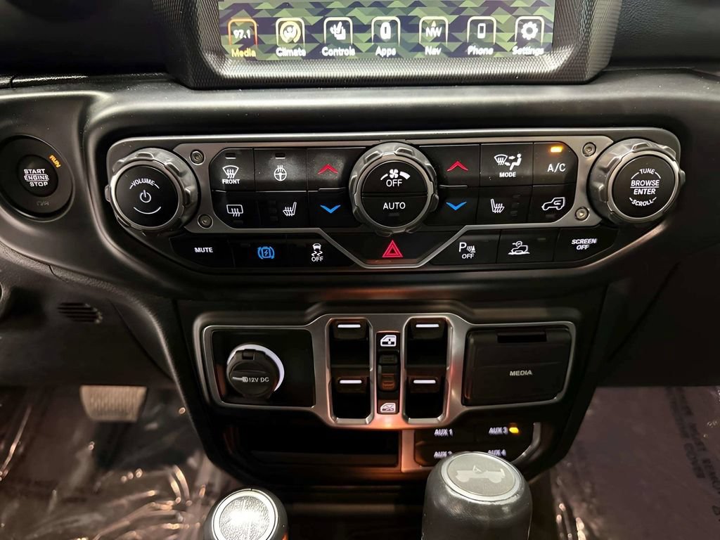 Used 2022 Jeep Wrangler Unlimited Sahara AWD/4WD image 25
