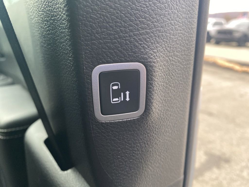 New 2026 Chrysler Voyager LX image 12