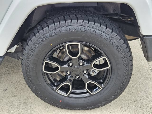 Used 2017 Jeep Wrangler Sahara AWD/4WD image 8