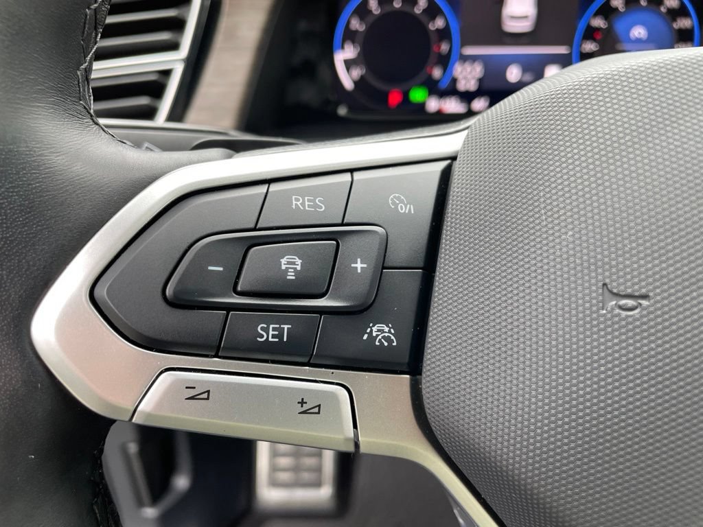 Used 2024 Volkswagen Atlas SEL Premium R-Line AWD/4WD image 22