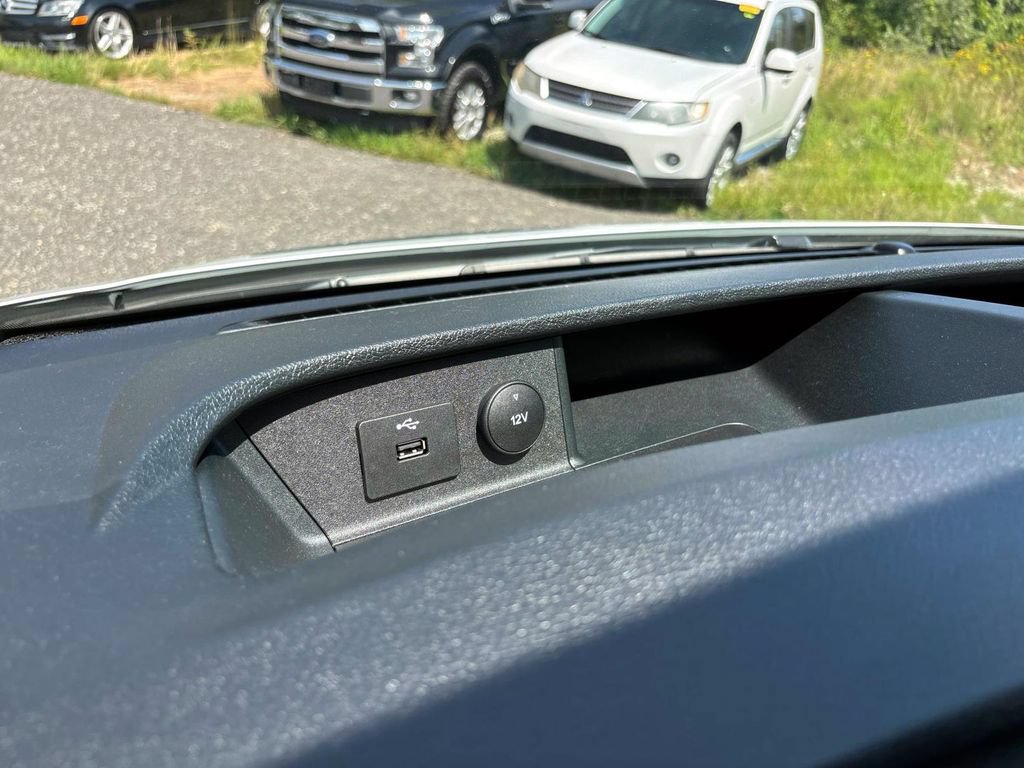 Used 2024 Ford Transit 250 Low Roof RWD image 10
