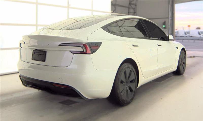 Used 2024 Tesla Model 3 Standard Range RWD image 4