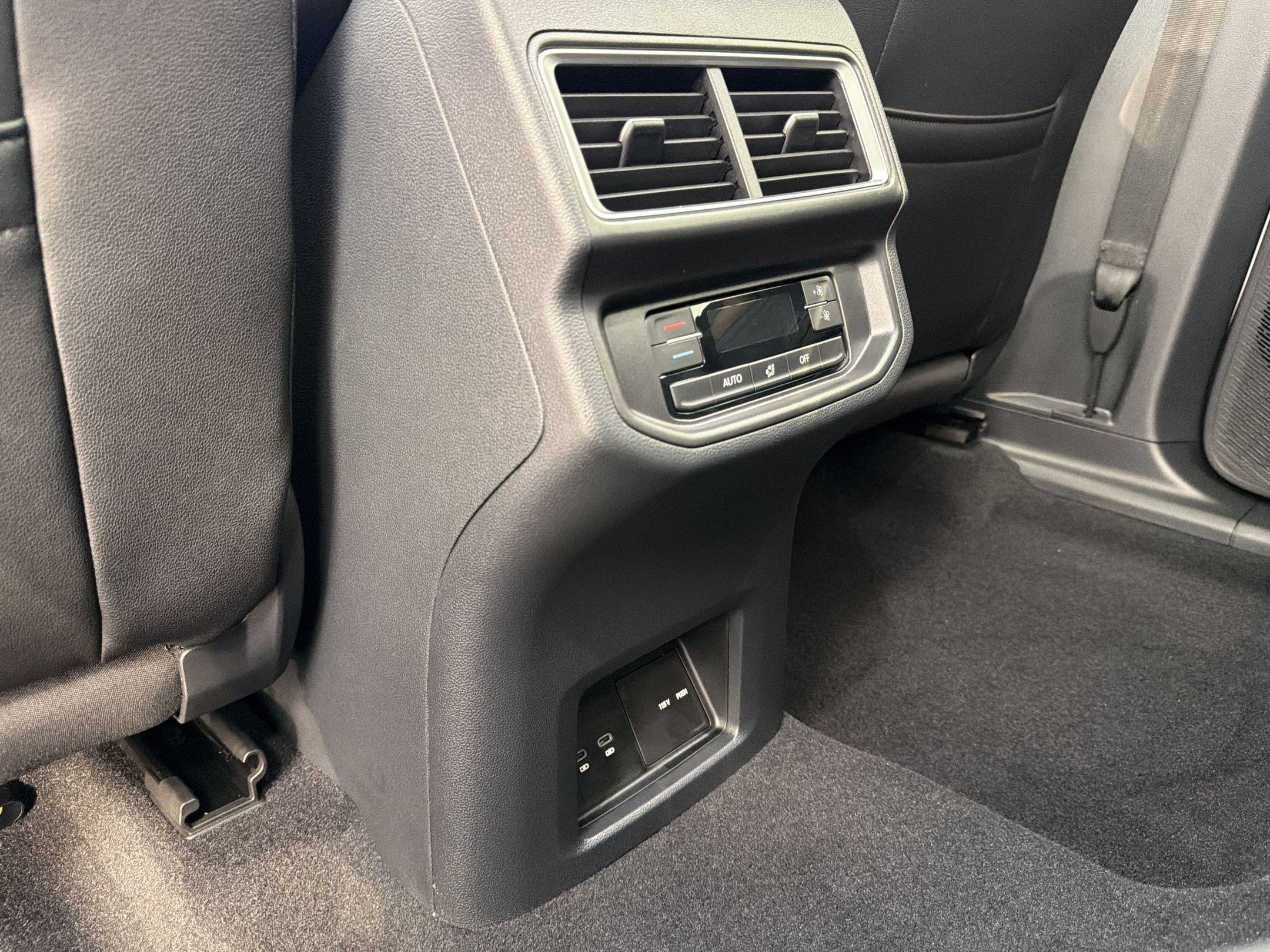 New 2026 Volkswagen Atlas SE FWD image 33