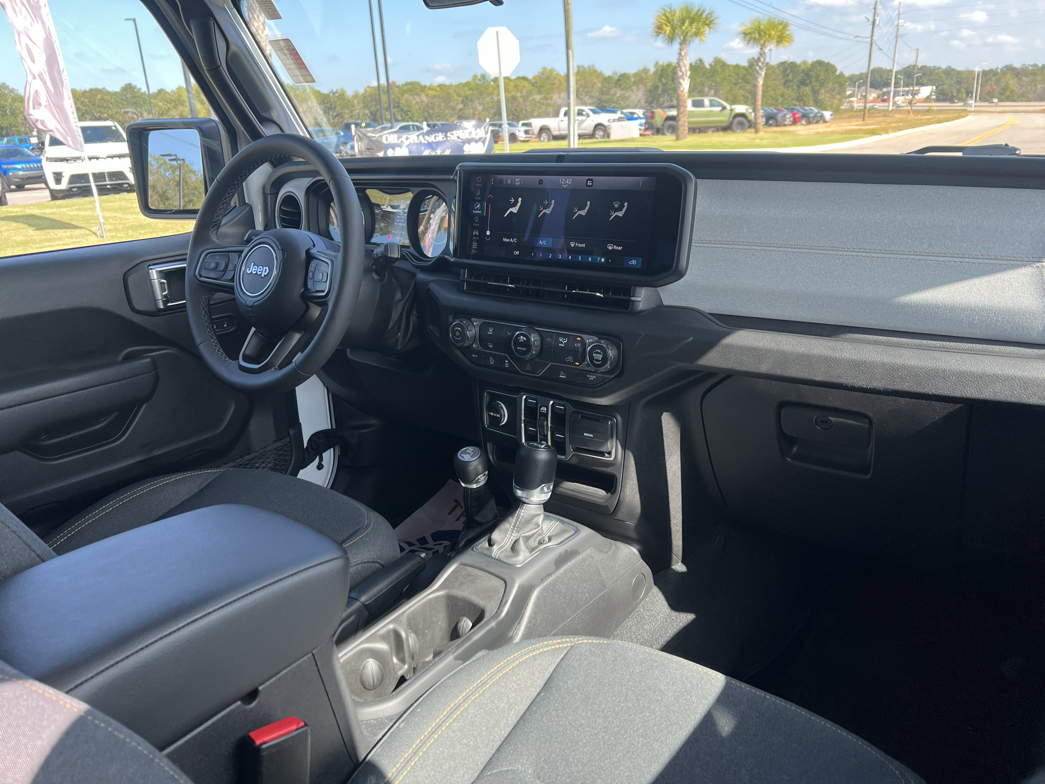 Used 2025 Jeep Wrangler Unlimited Sport AWD/4WD image 15