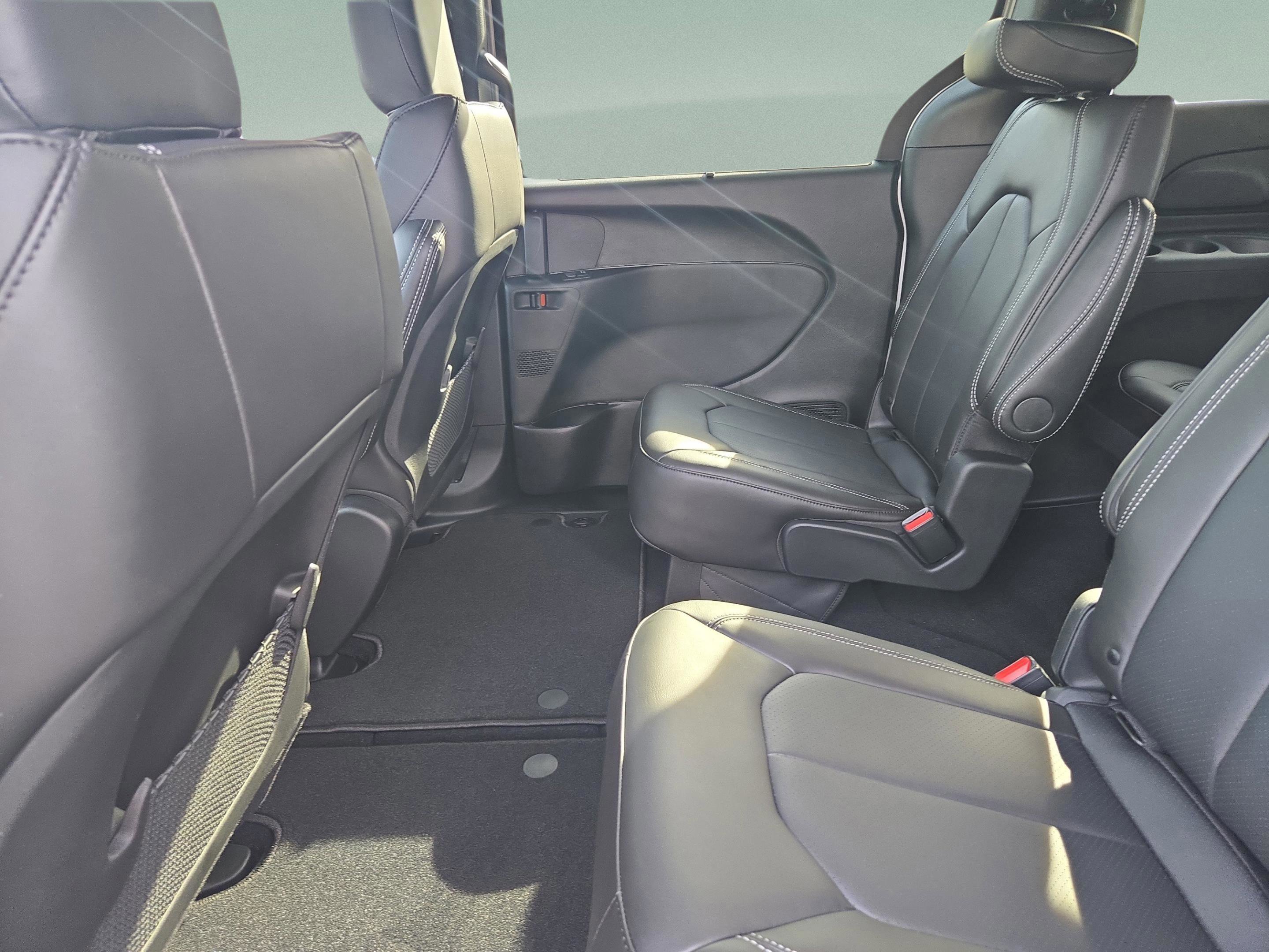 New 2026 Chrysler Voyager LX image 28