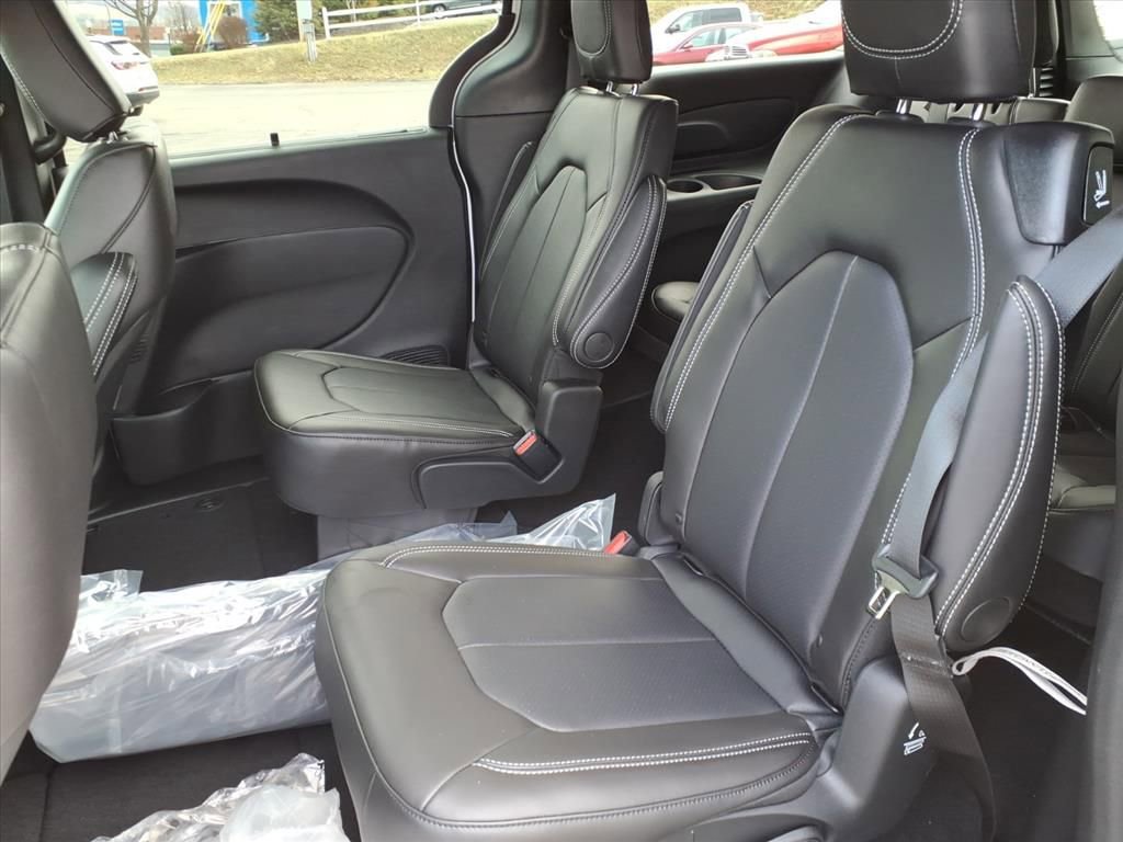 New 2026 Chrysler Voyager LX FWD image 9