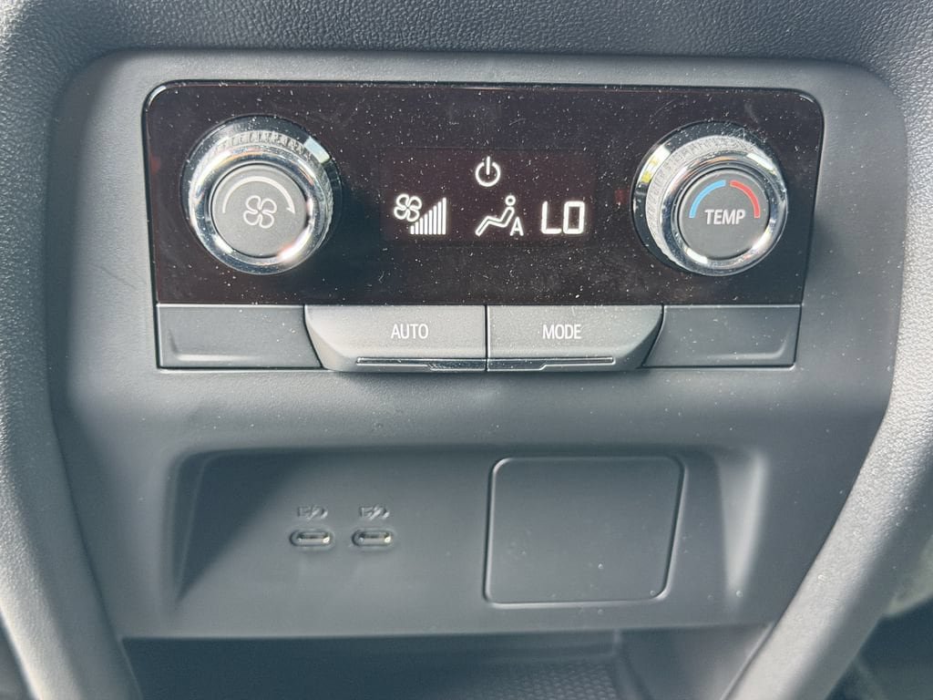 Used 2026 Chevrolet Traverse LT FWD image 21