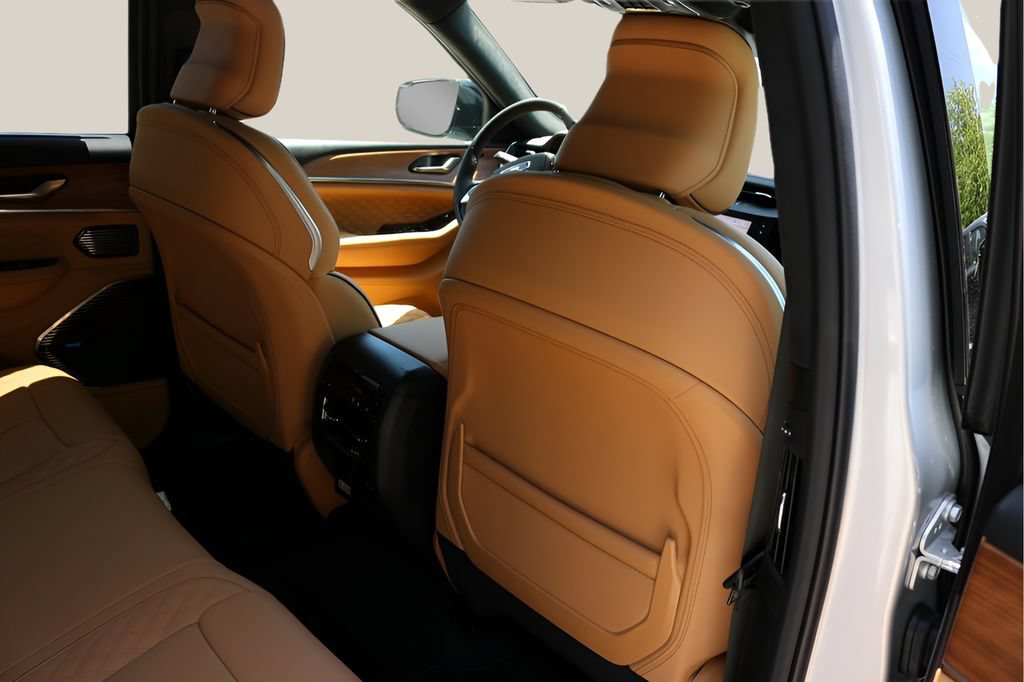 New 2026 Jeep Grand Cherokee Summit AWD/4WD image 19