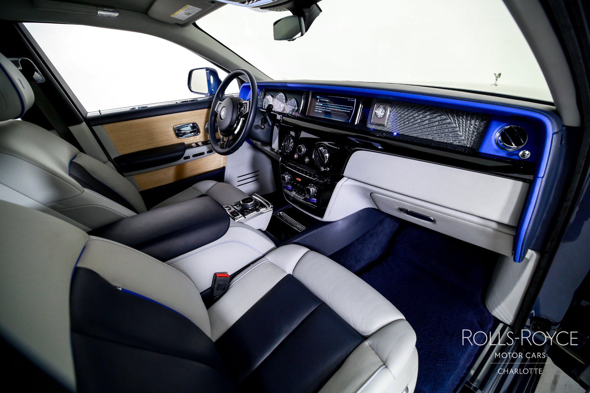 Used 2019 Rolls-Royce Phantom Sedan image 36