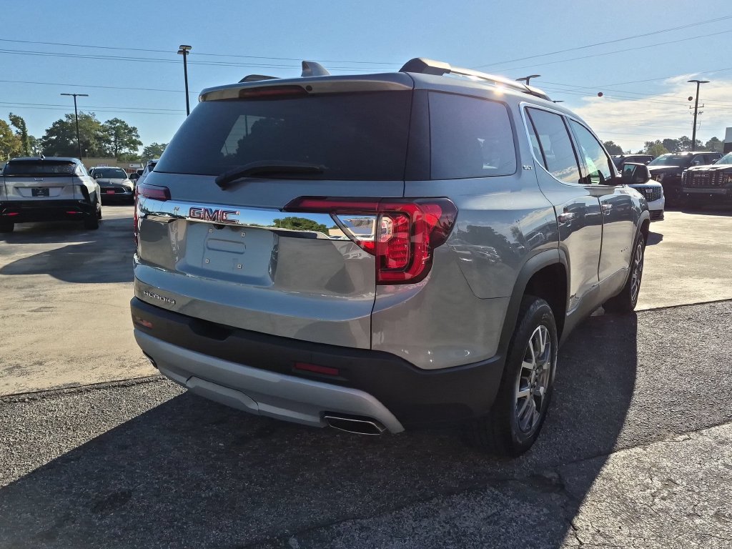 Used 2023 GMC Acadia SLT w/ Technology Package FWD image 4