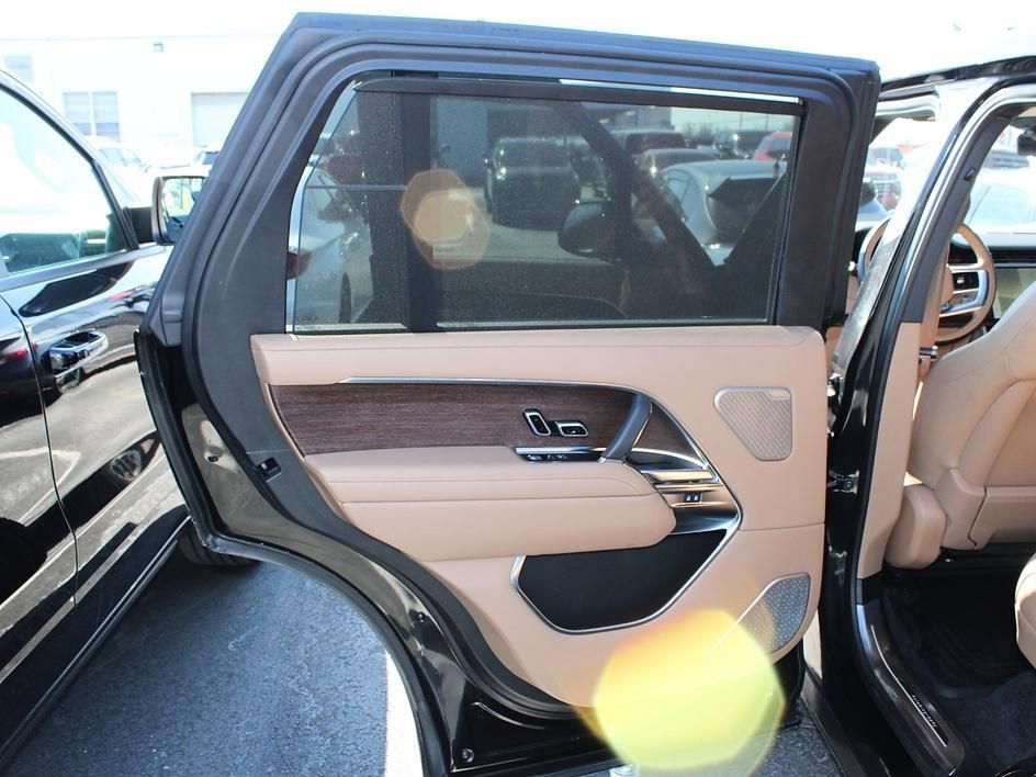 Used 2023 Land Rover Range Rover Long Wheelbase Autobiography image 41
