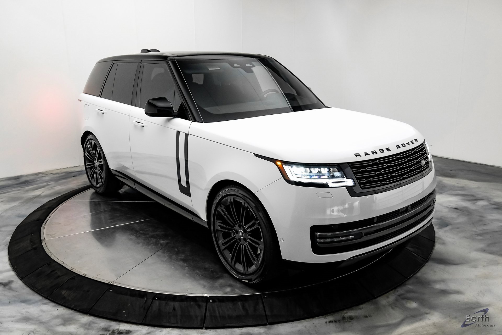 Used 2024 Land Rover Range Rover SE image 20