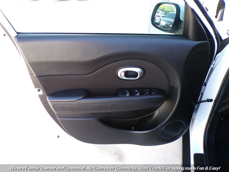 Used 2018 Kia Soul FWD image 12
