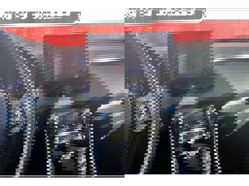 Used 2021 Toyota RAV4 XLE w/ Convenience Package image 7