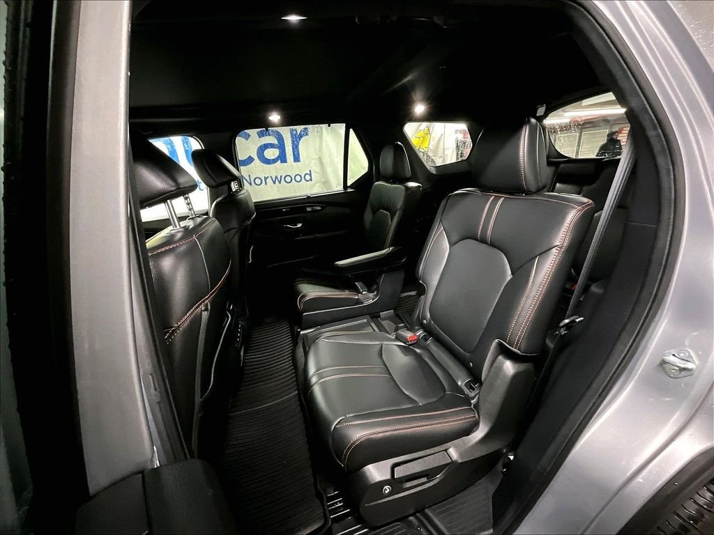 Used 2025 Honda Pilot TrailSport image 15