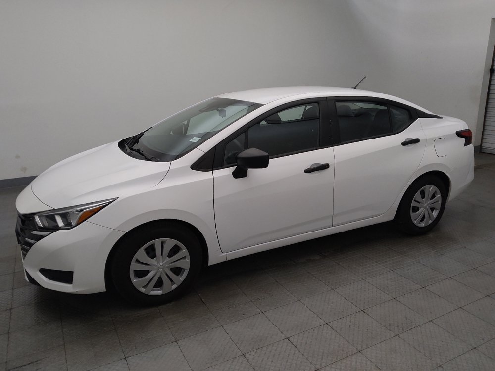 Used 2023 Nissan Versa S FWD image 2