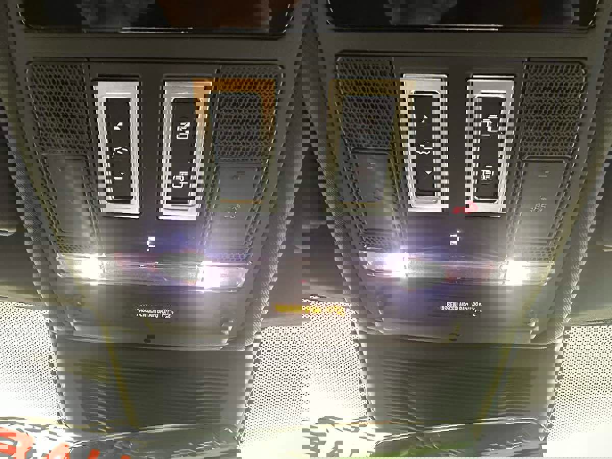 Used 2022 Jaguar XF R-Dynamic SE image 35