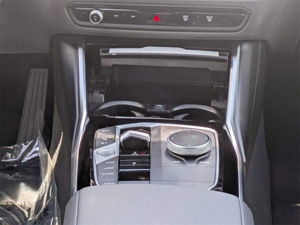 Used 2024 BMW 330e image 21