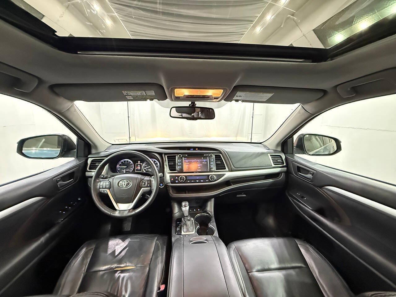 Used 2014 Toyota Highlander XLE AWD/4WD image 5