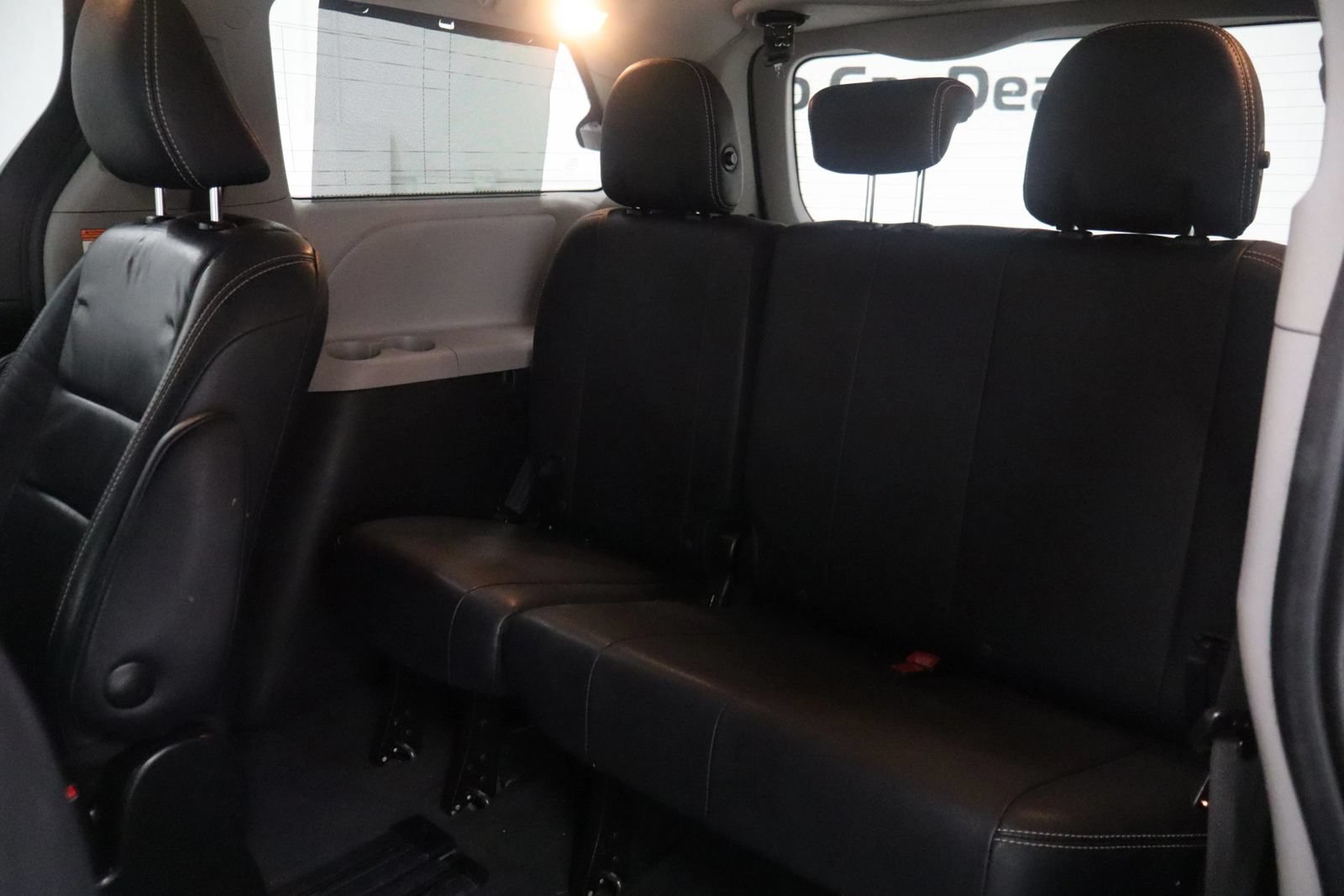 Used 2017 Toyota Sienna SE Premium FWD image 18