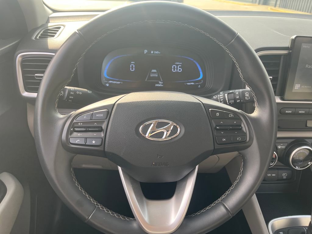 Used 2025 Hyundai Venue SEL FWD image 16