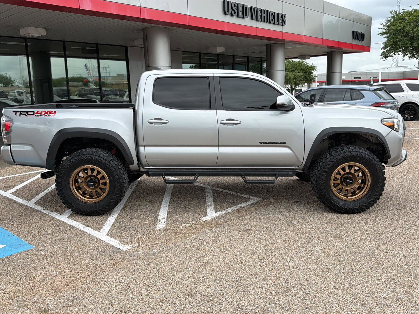 Used 2021 Toyota Tacoma TRD Off-Road w/ Technology Package AWD/4WD image 2