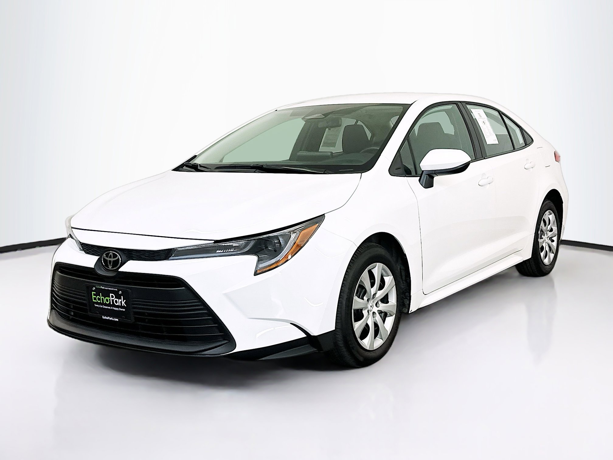 Used 2025 Toyota Corolla LE image 3