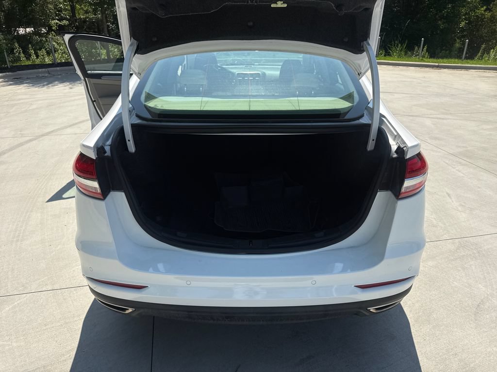 Used 2020 Ford Fusion SE AWD/4WD image 32