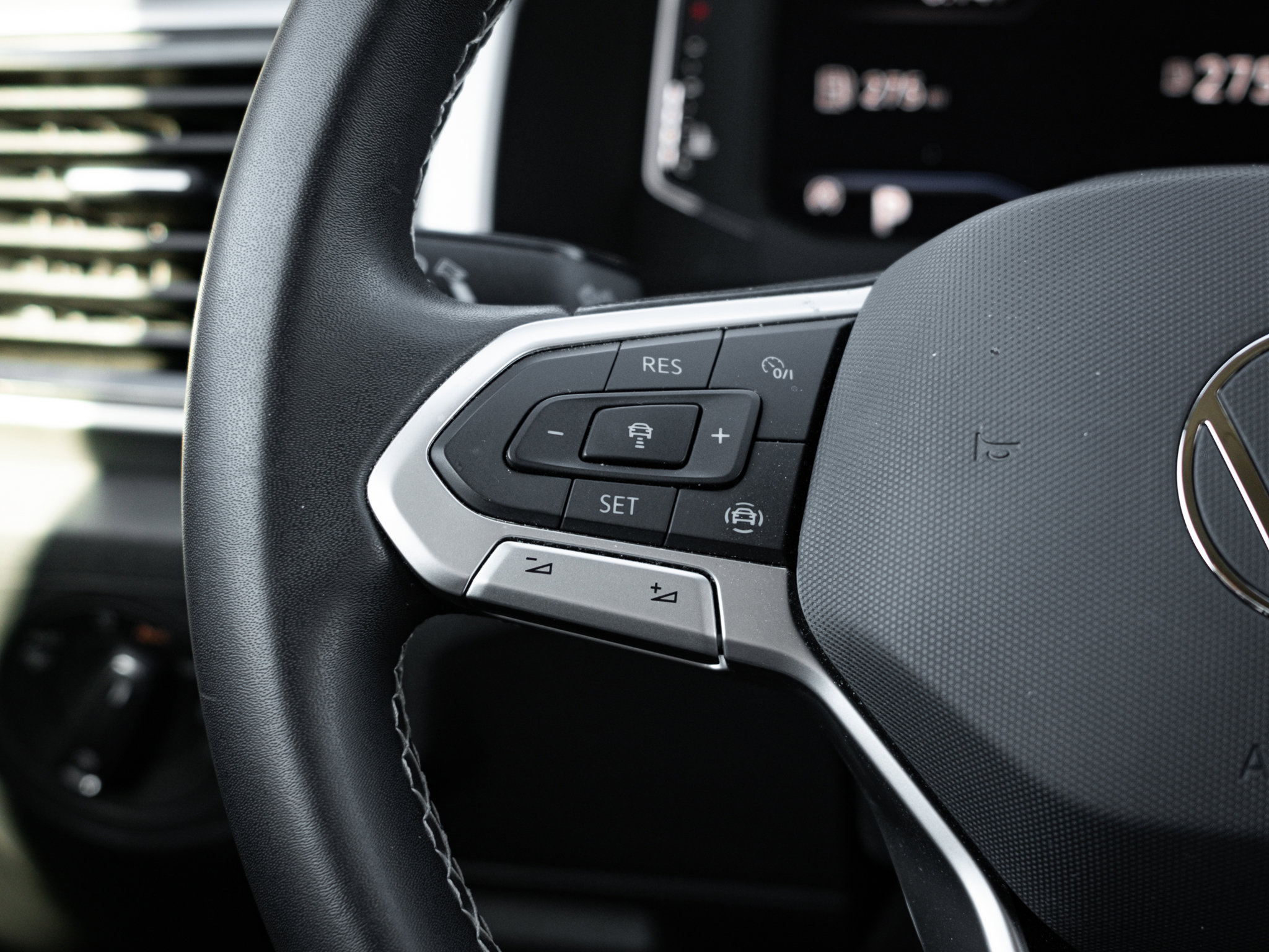 Used 2023 Volkswagen Atlas SE image 17