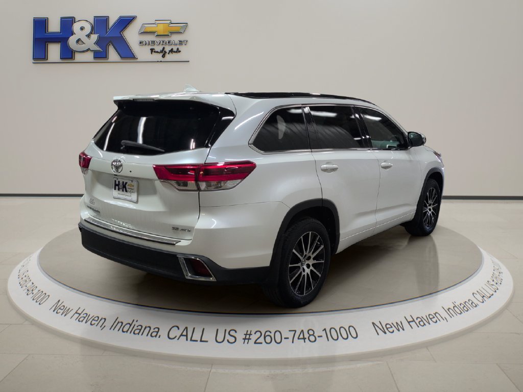 Used 2017 Toyota Highlander SE AWD/4WD image 6