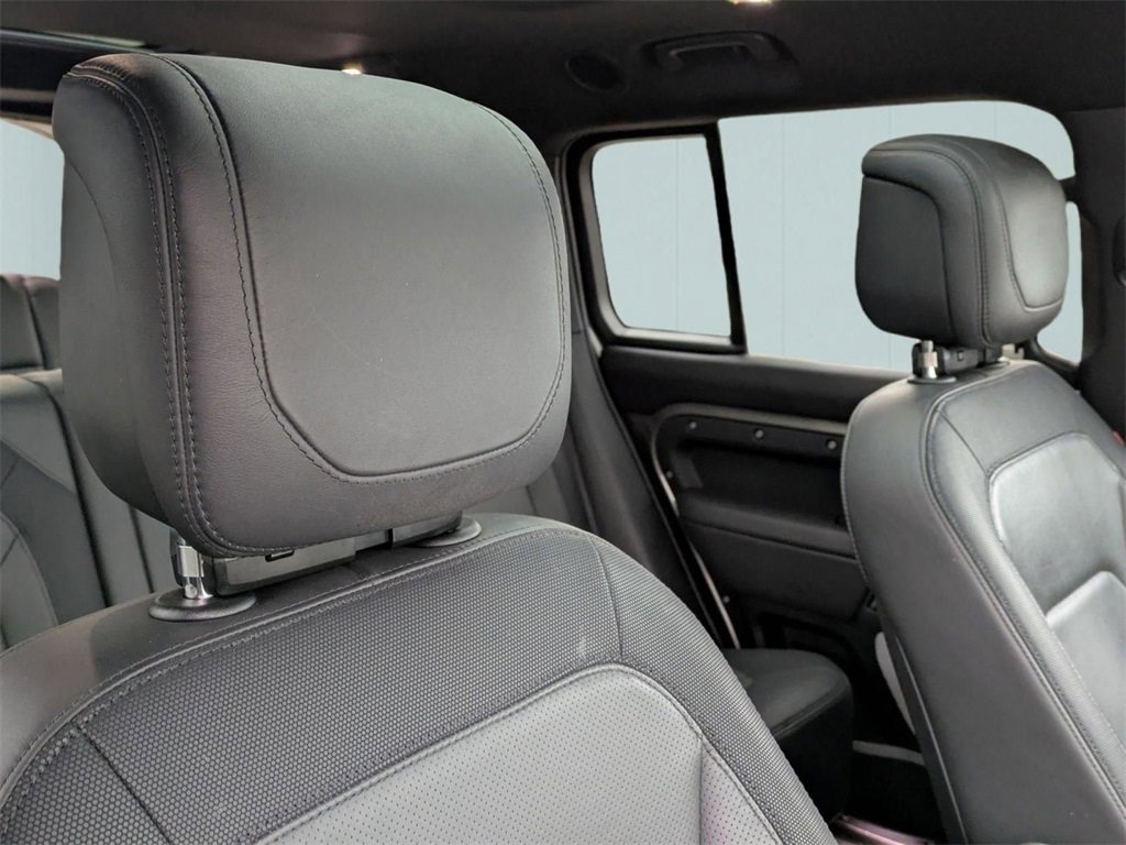 Used 2023 Land Rover Defender 130 X-Dynamic SE image 42