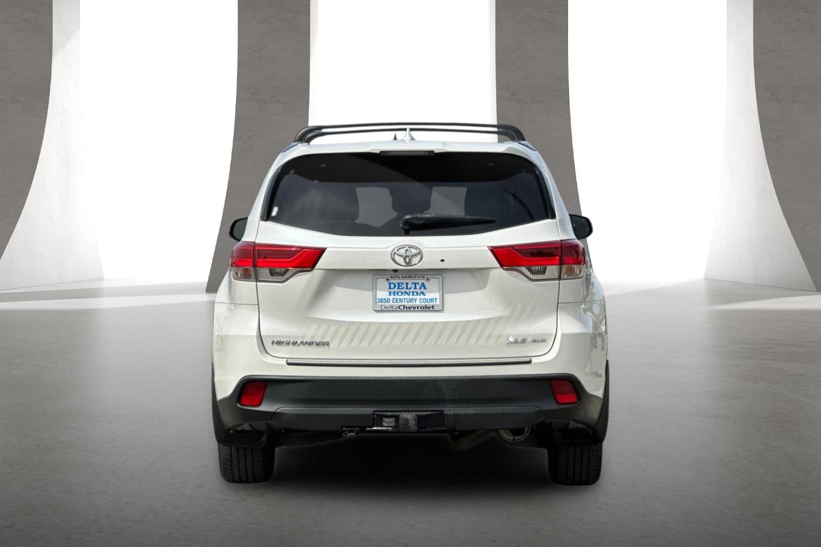 Used 2017 Toyota Highlander XLE image 5