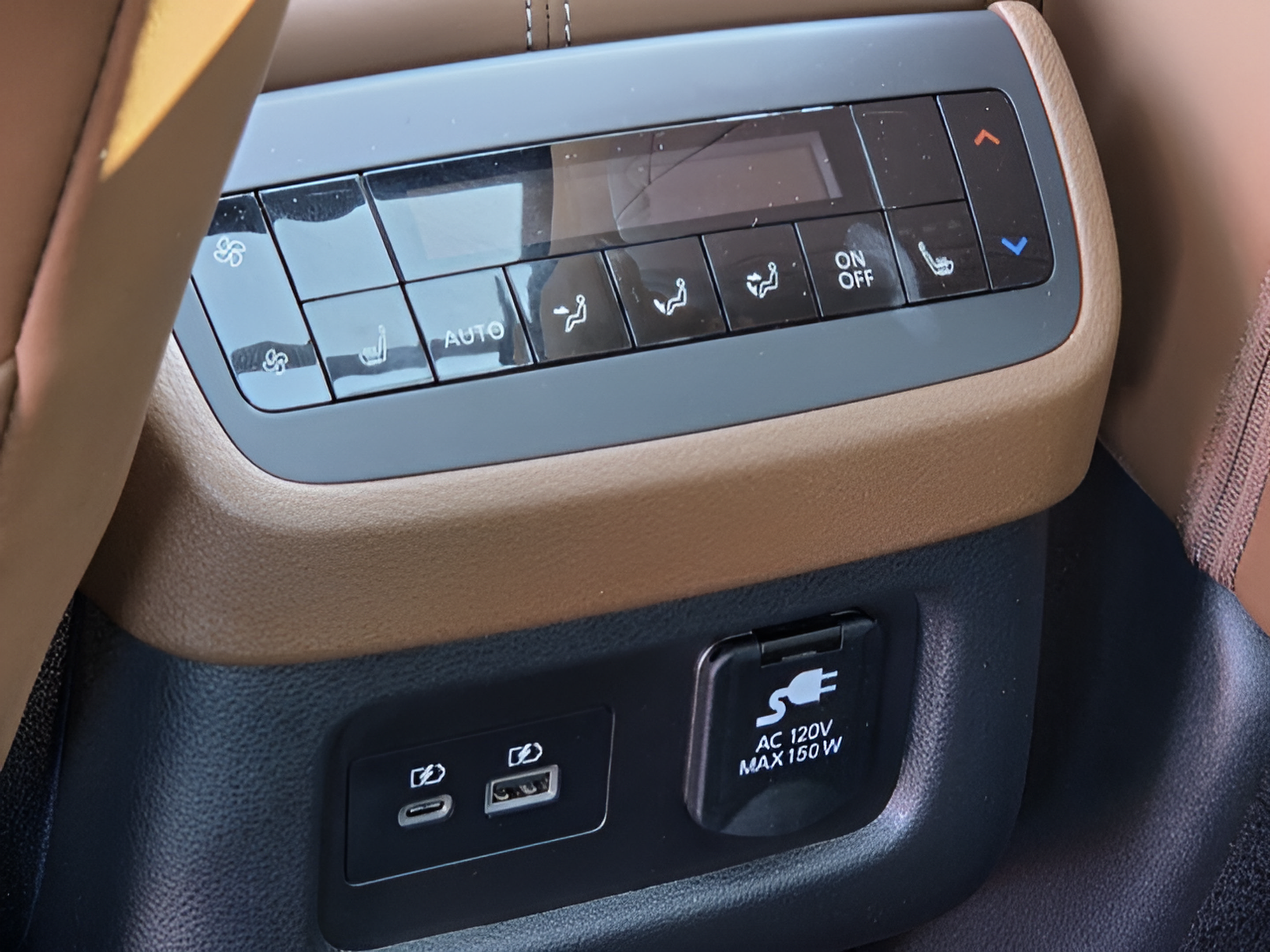 Used 2024 Nissan Pathfinder Platinum FWD image 11