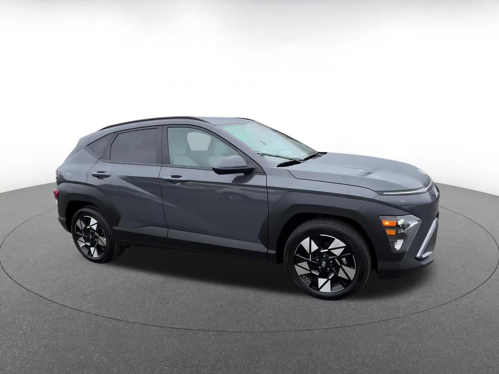 Used 2025 Hyundai Kona SEL image 2