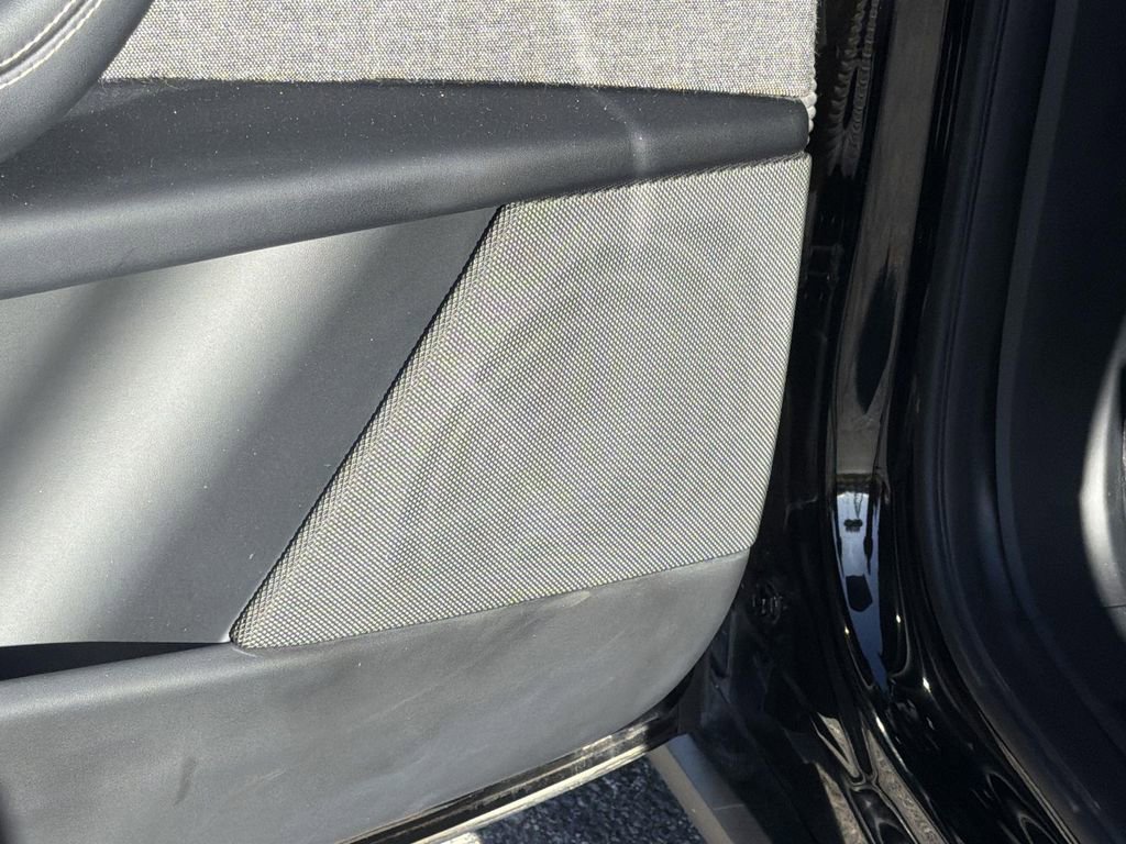 Used 2022 Tesla Model X Plaid image 21