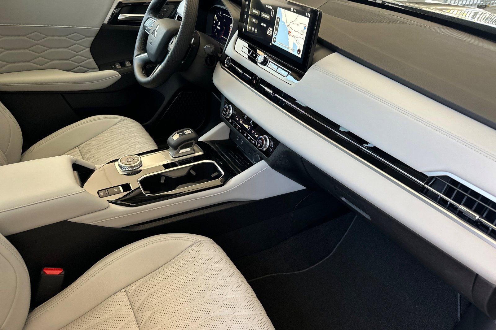 New 2025 Mitsubishi Outlander SEL image 14