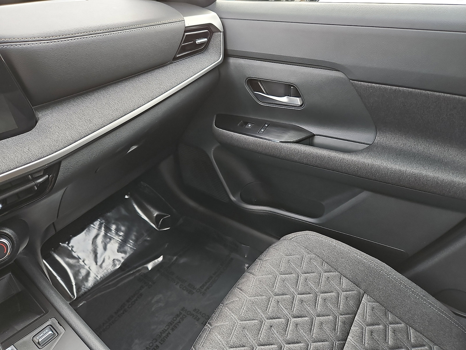 Certified 2025 Nissan Kicks SV w/ Illumination Package image 25