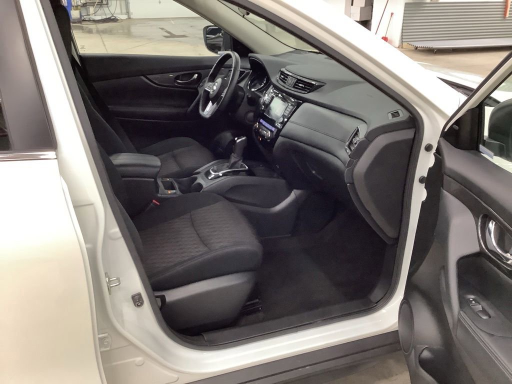 Used 2020 Nissan Rogue SV w/ Premium Package AWD/4WD image 13