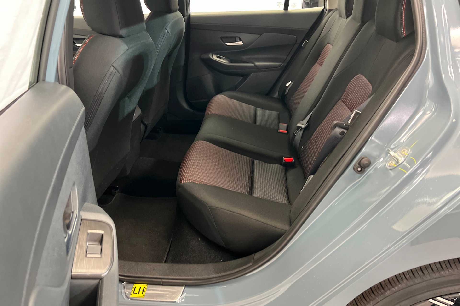 New 2027 Nissan Sentra SR w/ Floor Mat Package FWD image 21