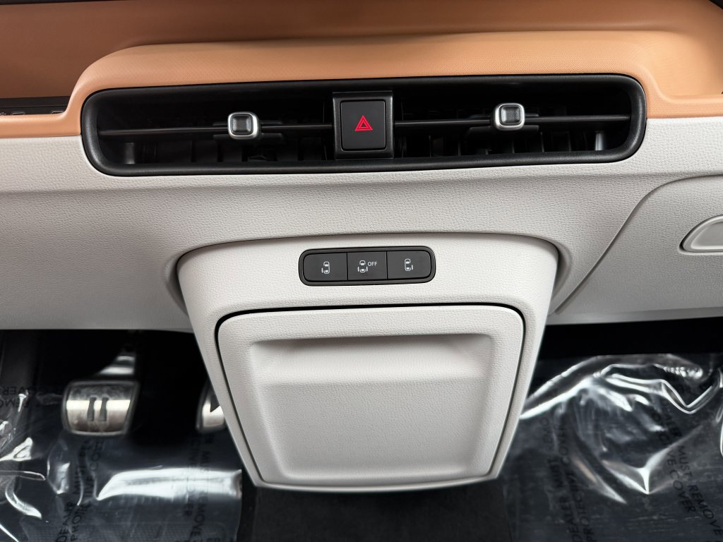 Used 2025 Volkswagen ID. Buzz 1st Edition image 23