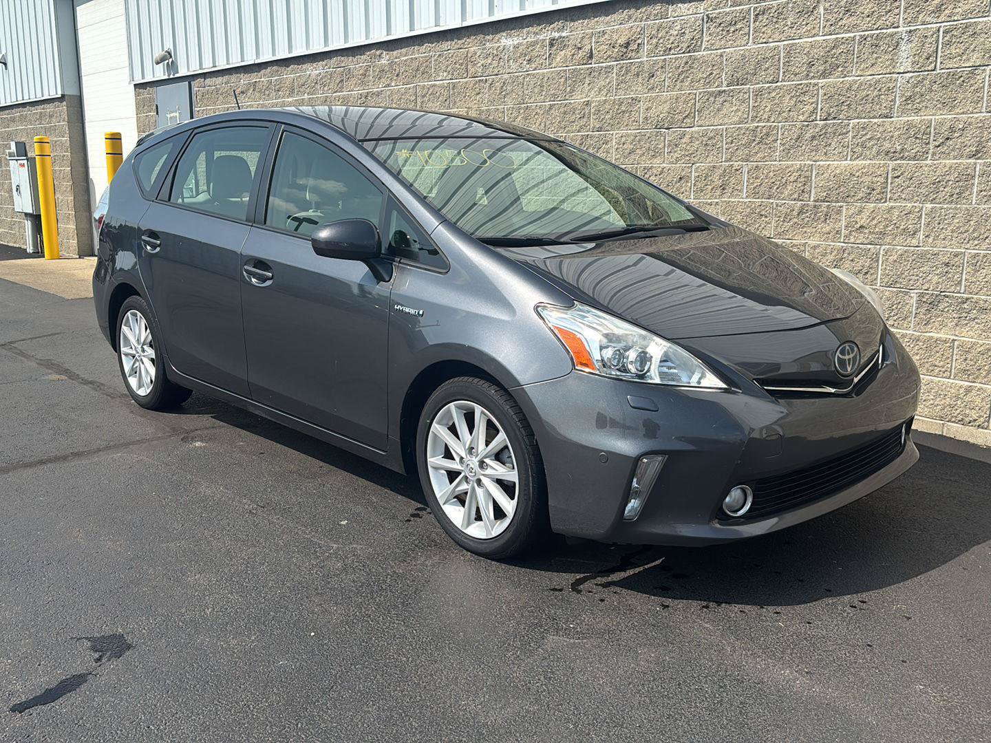 Used 2014 Toyota Prius V Five FWD image 2