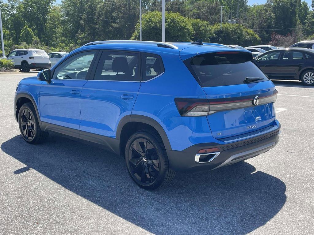 Used 2025 Volkswagen Taos SE FWD image 4