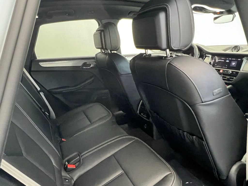 Certified 2025 Porsche Macan Turbo image 16
