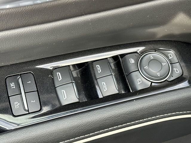 Used 2023 Cadillac Escalade Premium Luxury image 16